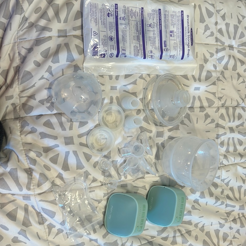 Breast pumping momcozy & haakaa essentials
